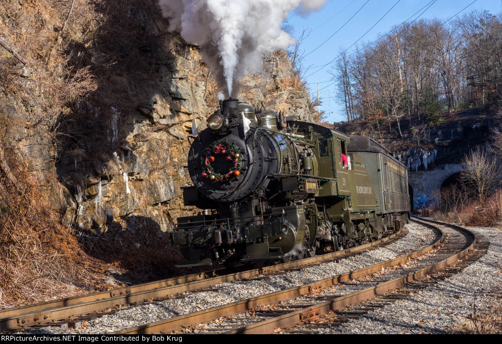 BLW 26 with the North Pole Limited westbound in the Nay Aug Gorge